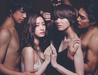 進(jìn)球如麻、奮力拼搏的女孩